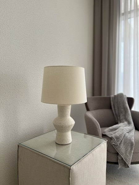 TERRACOTTA ROUGH BASE WHITE LAMP